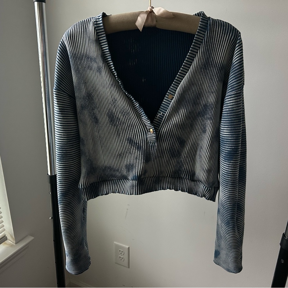 Striped V-Neck Long Sleeve Top